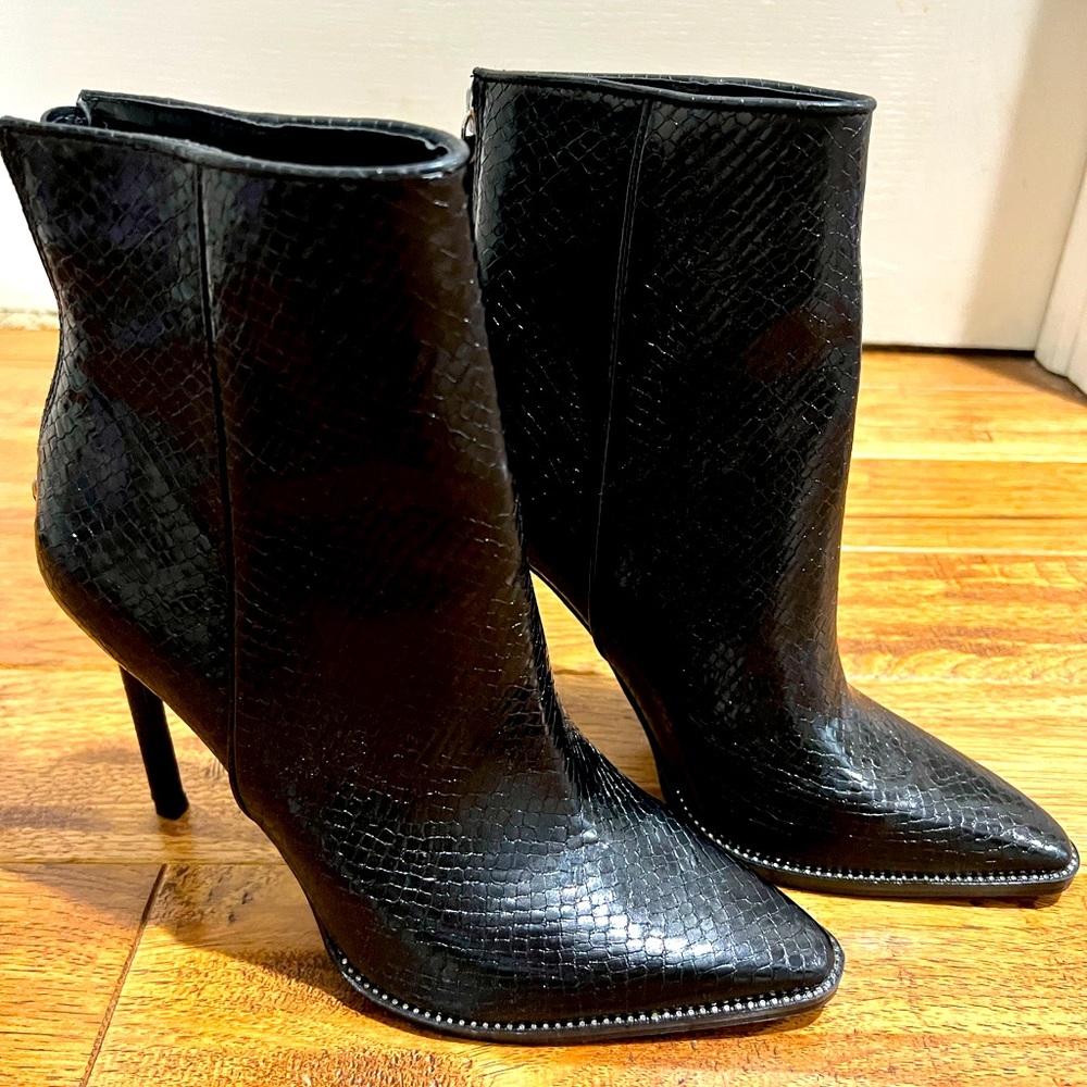 Size 7 black Steve Madden high heeled Booties